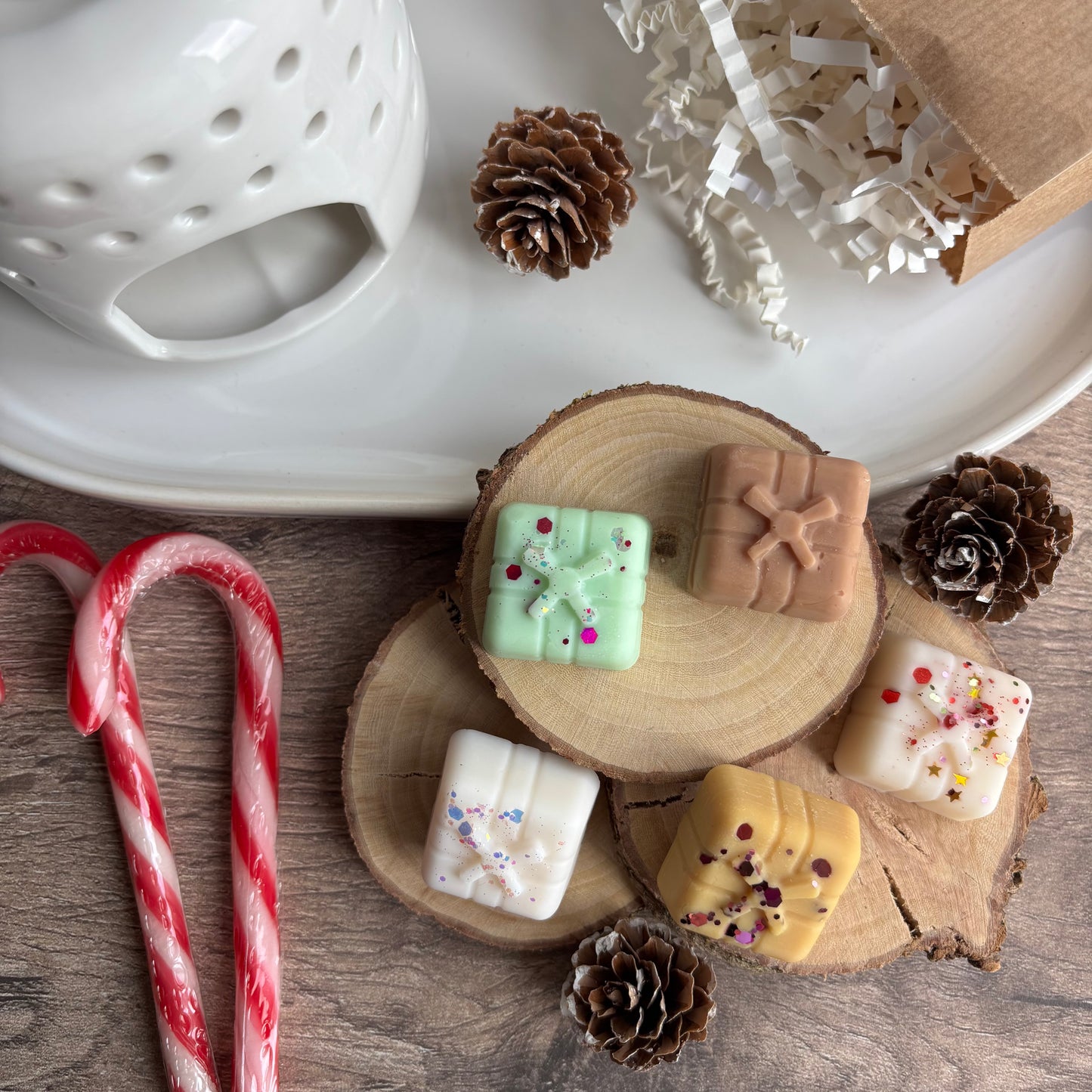 Pack Noël - Brûle-parfum Coliseo blanc + 5 fondants parfumés